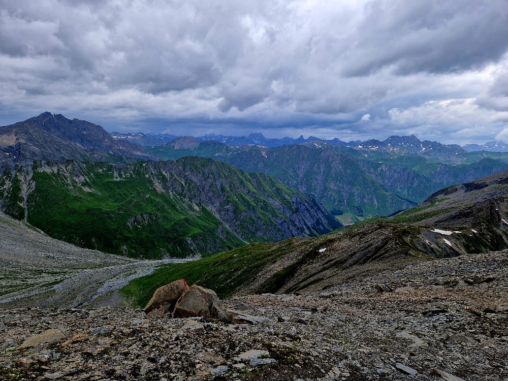 5.%20Tiefblick%20vor%20dem%20Gipfel 5.%20Tiefblick%20vor%20dem%20Gipfel